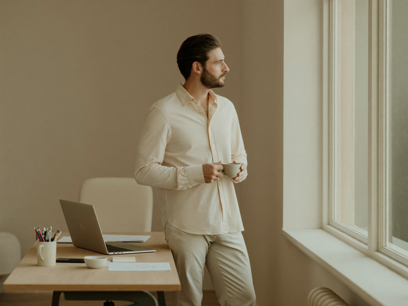 Dirigeant serein dans son bureau