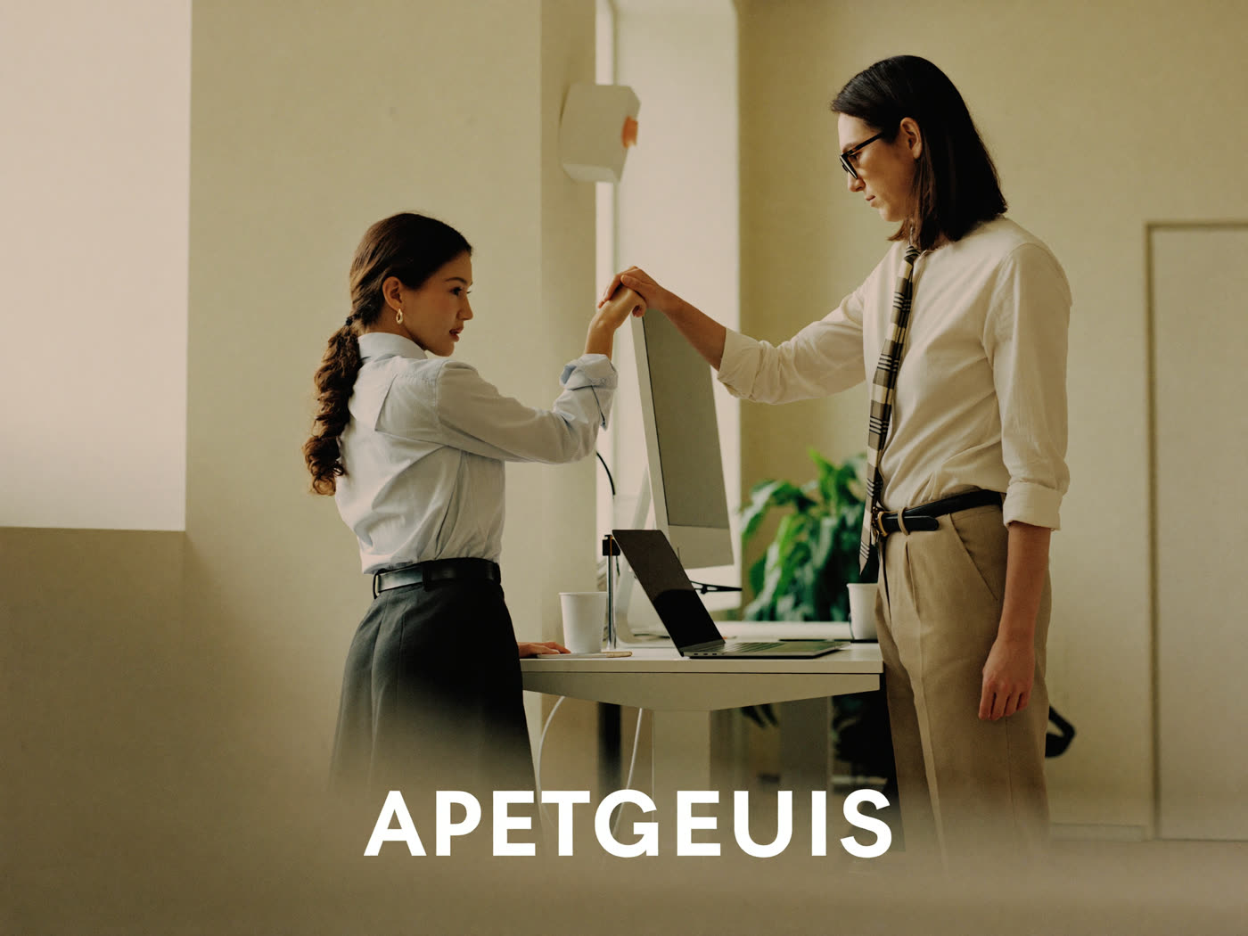 Deux collègues au travail